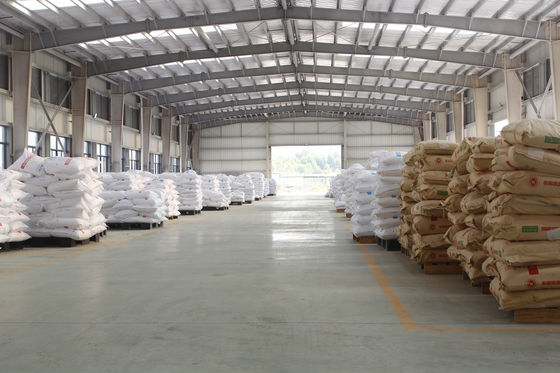 700-900kg/M3 αμινο σκόνη κρυστάλλου σχήματος πλαστική C3H6N6 άσπρη