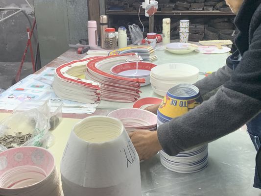 Προσαρμοσμένο χαρτί μελαμίνης για διάφορα σχήματα επιτραπέζιων σκευών