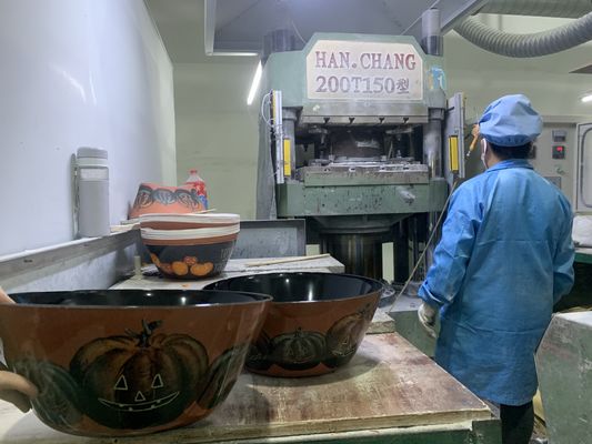 Μηχανή συμπίεσης μελαμίνης για επιτραπέζια σκεύη υψηλής πίεσης