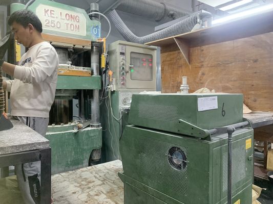 Μηχανή συμπίεσης μελαμίνης για επιτραπέζια σκεύη υψηλής πίεσης