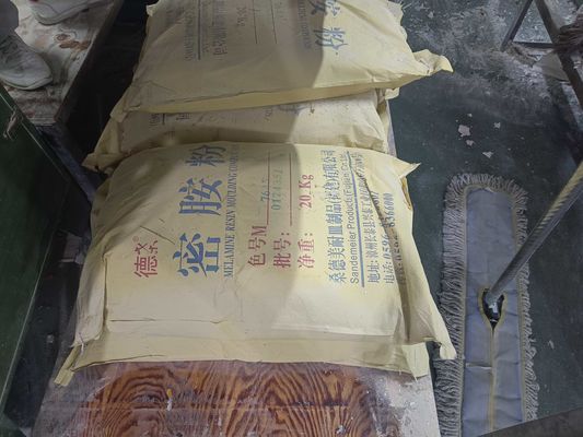 Μελαμίνη υψηλής καθαρότητας 99,8% χρώμα προσαρμοσμένο για την παραγωγή επιτραπέζιων σκευών