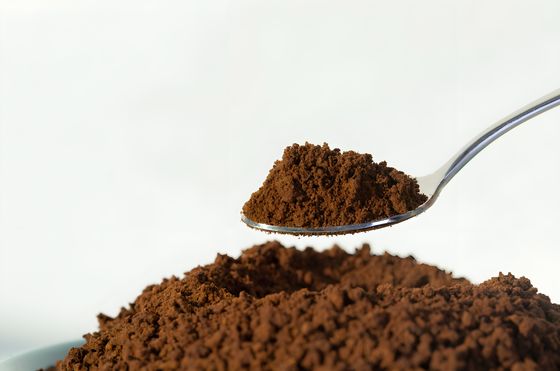 Προμηθευτής εργοστασίου μελαμίνης βιομηχανικής ποιότητας 99,8% καθαρότητας Κίνα καφέ χρώμα ρητίνη CAS 108-78-1